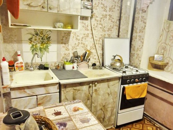 Полтава. 11 школа 8000 2ком 2эт 5эт. Возле ост. ЖБИ Полтава