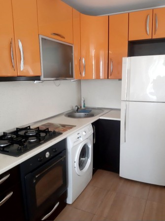 Оренда! Автономне опалення ! 2-к. квартира з ремонтом і меблями. Метал - фото 1