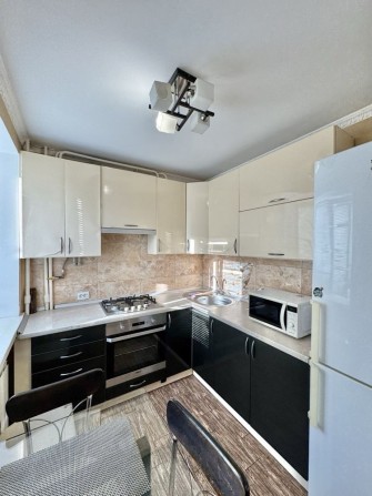 1-кімн. в Центрі міста з меблями і технікою - фото 1