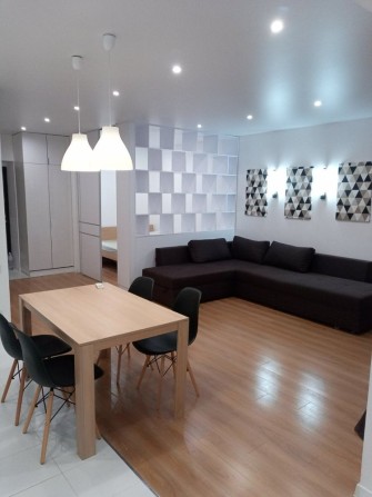 ЦЕНТР. Оренда 1 кімнатної квартири + кухня студія по вул. Мельника 10. - фото 1