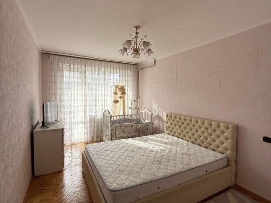 Оренда 3-кім. квартири в житловому стані біля парку «Жовтневий» Черновцы