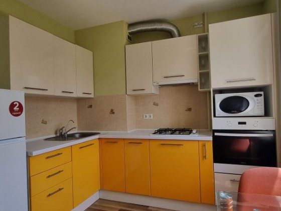 Сучасна однокімнатна квартира в центрі міста Херсон . Ліфт працює . Херсон