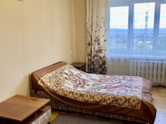 2-к «чешка» по вул.Руській (р-н вул.Пчілки) Чернівці