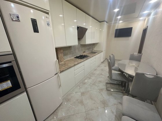 ШИКАРНА 2-кімVIPновобуд РУСЬКА(меблі МАЙЯ)!Повна комплектація!ПАРКОВКА Чернівці