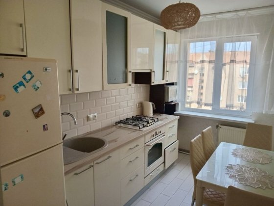 Простора 3 кімнатна квартира Ужгород