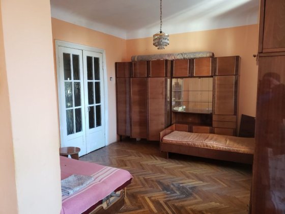 Здається 2 кімнатна центр ( озі) Чернівці