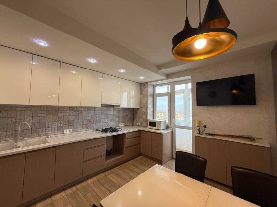 Оренда просторої трикімнатної квартири біля "Любави" Черкаси