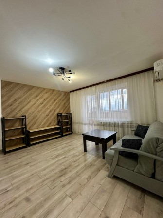 1- кімн. кв. з ремонтом, меблями та технікою! Світло не вимикають! - фото 1