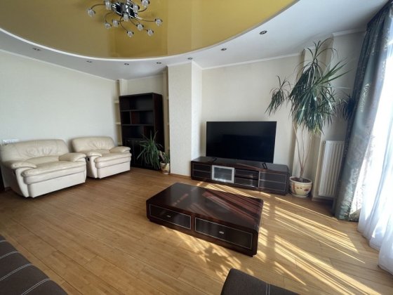 ВЛАСНИК, оренда 3 к. квартири, 93 кв.м. вул. Макіївська, 8 Киев