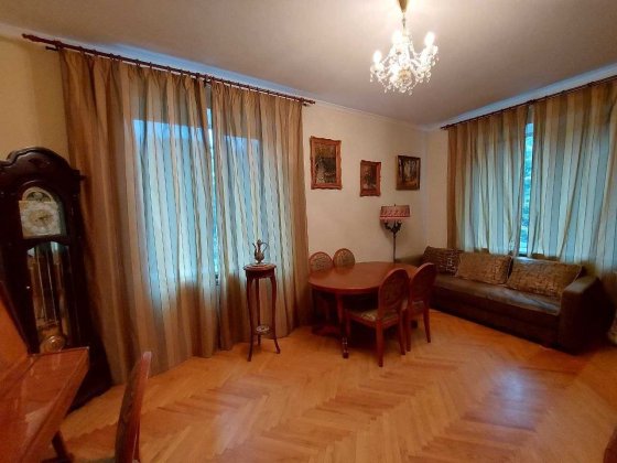 Оренда 3-к квартири в центрі Печерська, з ГАРАЖЕМ біля дому. Київ