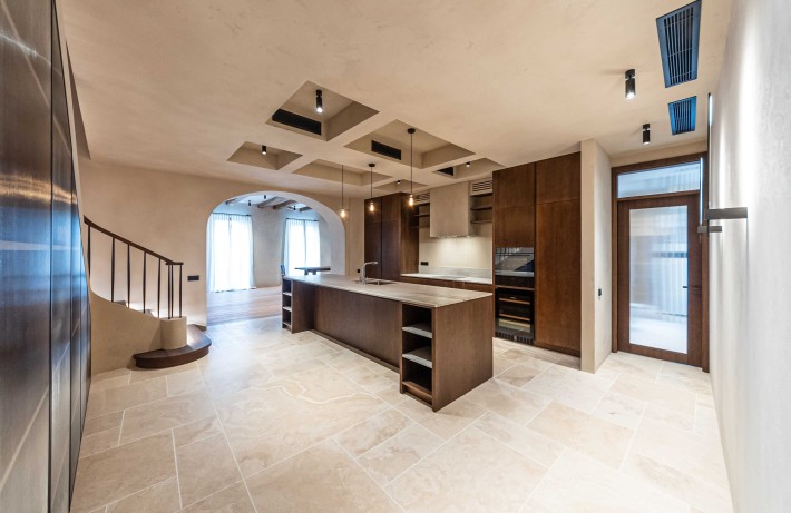 Унікальна дворівнева квартира у серці старого Києва. Ярославів Вал 16 - фото 1