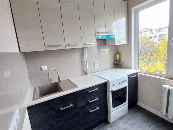 Двокімнатна квартира . Район 13 школи. Здається вперше. Черкаси