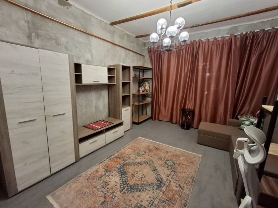 Здається 1 км кв вул. Київська початок Центр Черновцы