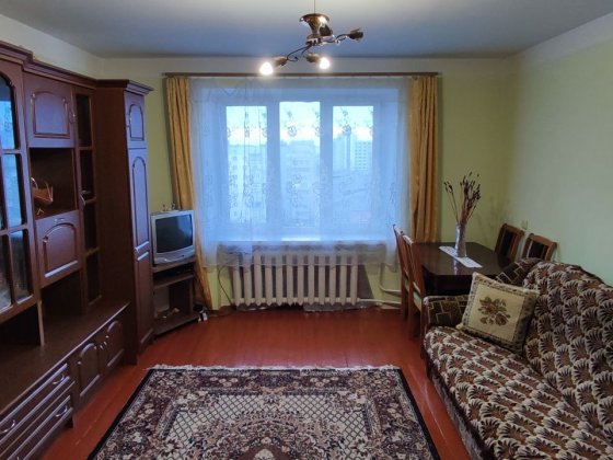 Здається 2-кімн.чешка по вул.Івасюка з меблями та технікою, кондиціон. Чернівці