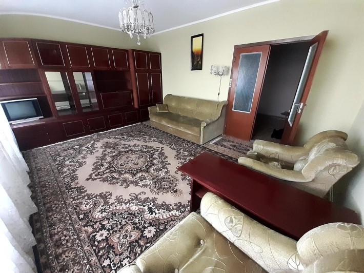 Терміново здаєтсься 2 кім квартира вул. 8 Березня - фото 1