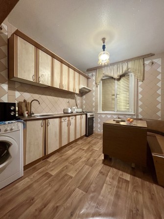 Продається 3-кімнатна квартира біля метро Харківська, вулиця Кошиця, 7 - фото 1