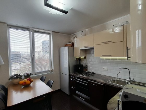 Продаж 1-кімнатної квартири вул. Дмитрівська 2, центр Киев