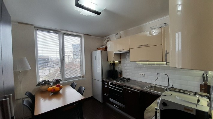 Продаж 1-кімнатної квартири вул. Дмитрівська 2, центр - фото 1