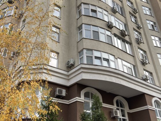 Продаж 2 кімнатної квартири по вулиці Драгоманова 40з, метро Позняки Київ