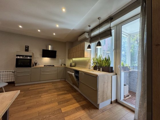 Без комісії Вперше Оренда 4кімнатної квартири на подолі Межигорська 28 Київ