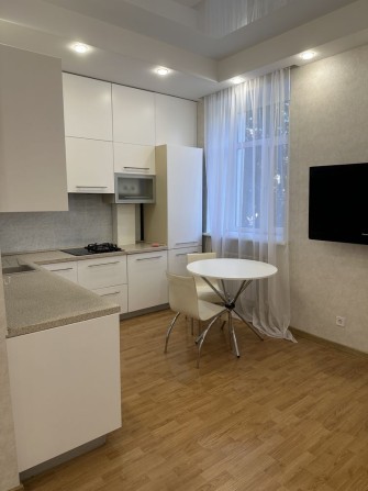 Оренда квартири Парк Шевченко 2 кімнати з видом на Собор - фото 1