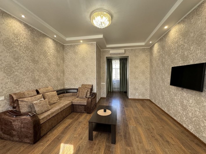 Оренда 2- во кімнатної квартири в центрі міста , район Площі - фото 1