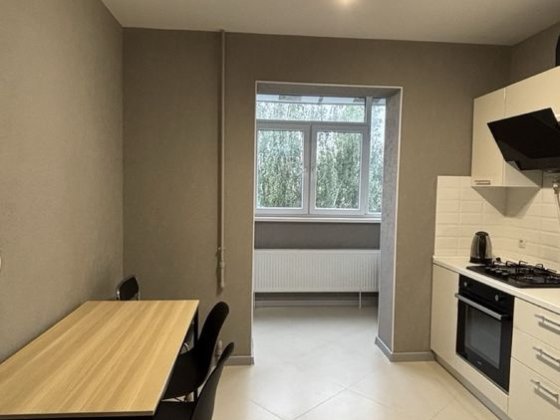 Квартира з новим ремонтом,  Гонча 90, зручний середній поверх Чернігів