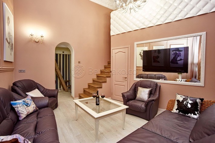 Пятикомнатная квартира в центре Одессы на Греческой площади. - фото 1