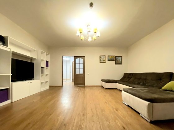 Науки 80а, 3 кімнатна роздільна, монолітний будинок Київ