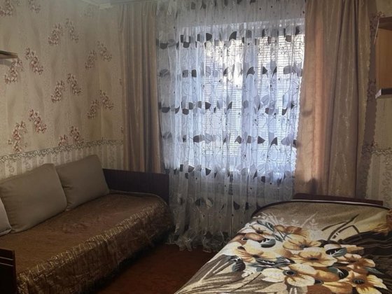 Здам півбудинку,окремий вхід.Центр.7500(Це з комунальними) Хмельницкий