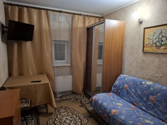 Частина будинку,2і кімнати.Власник