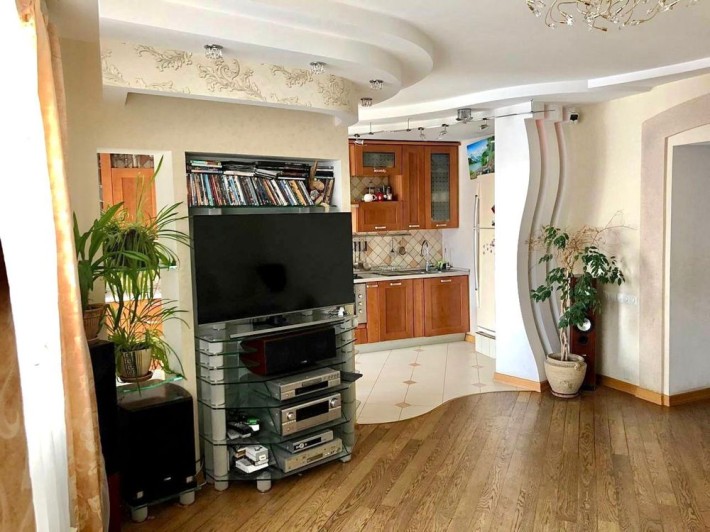 Оренда 4-кімнатної квартири на Поділлі - фото 1