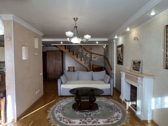 Оренда дворівневої квартири з автономним опаленням та паркомісцем. Житомир