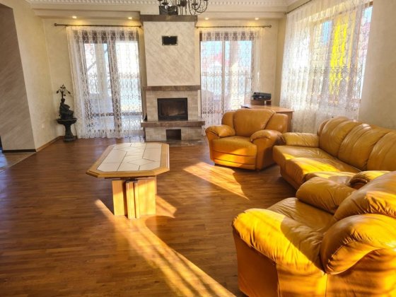 Будинок в районі базару Краснодонців Ужгород