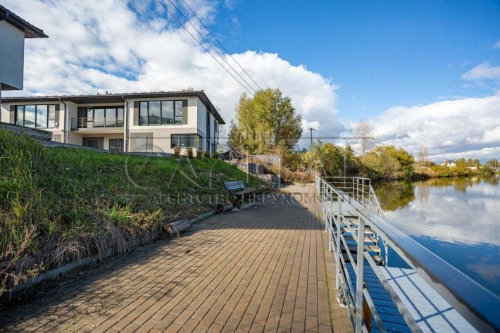 Оренда таунхауса
Київ, Дарницький район, Осокорки, вул. Святищенська - фото 1