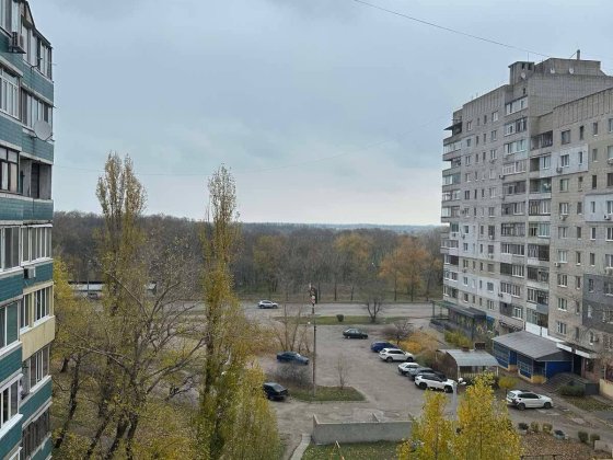 Продам 1 квартиру 3 мкрн 44 кв.м. Левый берег Каменское