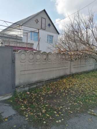 Сдам двух этажный дом на долгий срок - фото 1