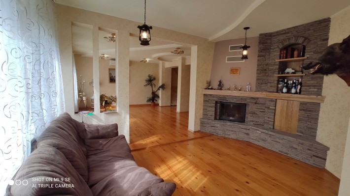 Сдам дом  250м2 в Новоселовке можно с маленькими животными . - фото 1