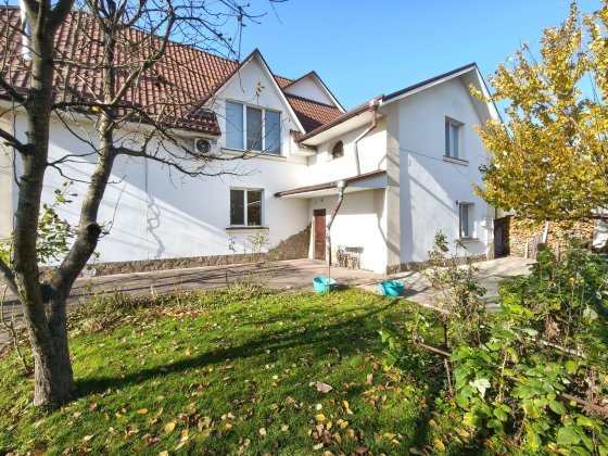 Здається в оренду, пів Будинку, центр, Сінний р-н, окремий двір. Житомир