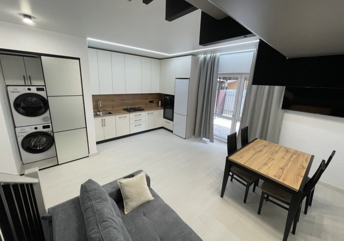 Здається Шикарний 3 кімнатний Таунхаус на Весняному. - фото 1