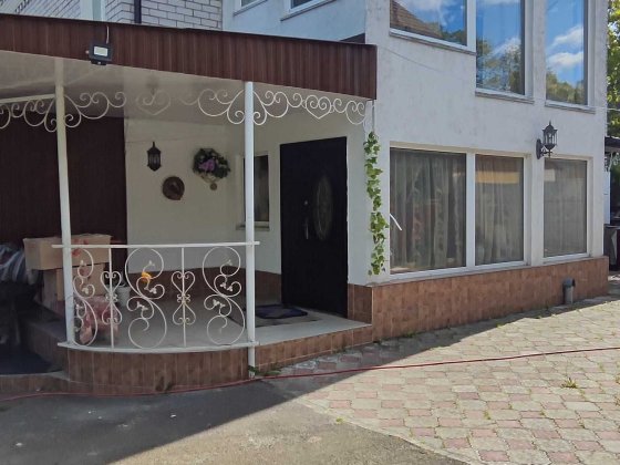 Здається будинок.4 роздільні кімнати.2 санвузли.Меблі.Побутова техніка Житомир