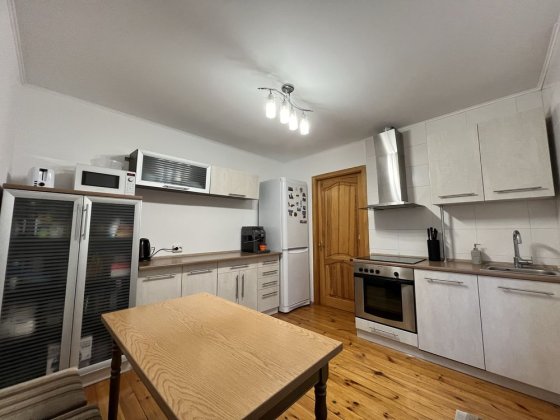 Оренда частини приватного будинку проспект Лобановнського Київ