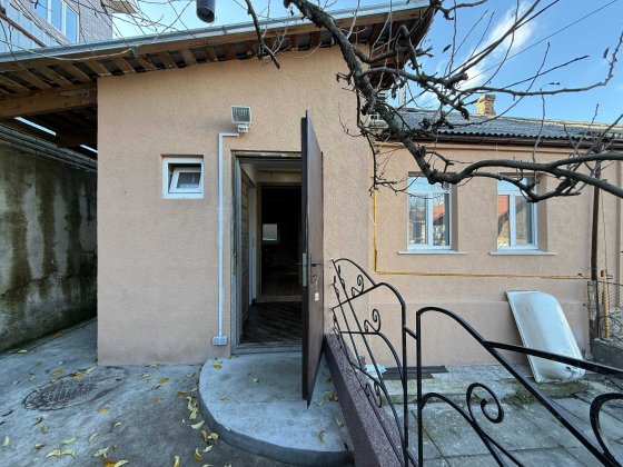 Оренда частини будинку по вул. Ясная Київ
