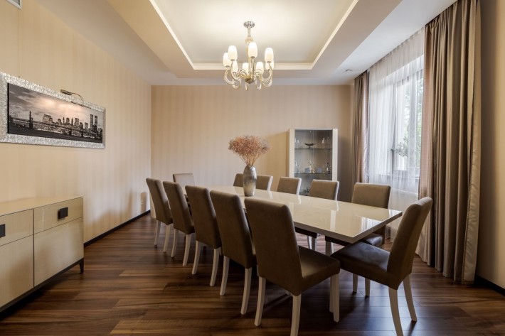 Оренда триповерхового будинку на вул.Сулими - фото 1