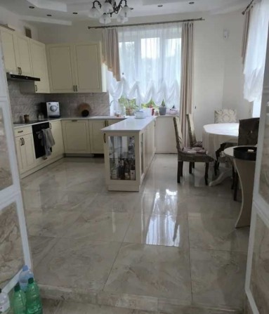 Оренда. Будинок. вул. Холодна. Гарний Ремонт. Великий Паркінг. - фото 1