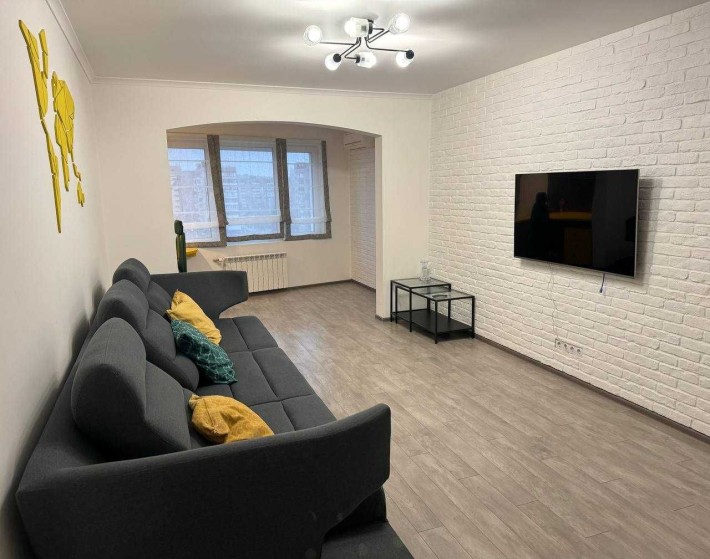 Здам стильну 3-кімнатну квартиру 96 м² у новобудові вул. В-Українця - фото 1