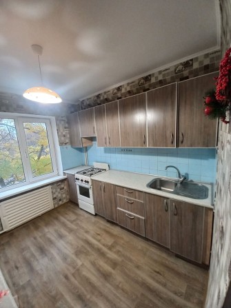 Сдам 2 комнатную квартиру - фото 1