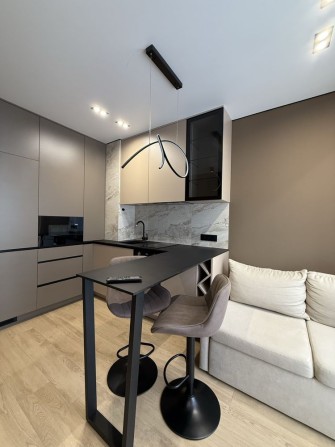 Оренда сучасної дизайнерської квартри в центрі міста. - фото 1