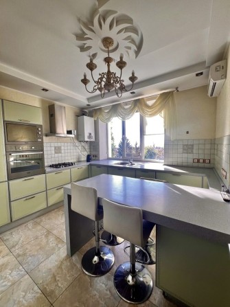 Люкс квартира в Центрі міста - фото 1