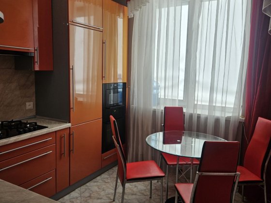 Сдаю  элитную 2х к.квартиру в центре, автопарковка, закрытый  двор Кропивницький